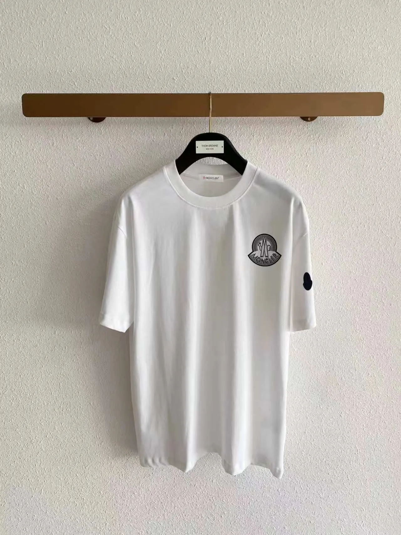 Moncle/ * ， logo New Arrival ， ， ， ， T Same Style。 :Black White Blue Gray Size:S（90-130 ） M（125-140 ） L（135-160 ） XL（160-180 ） XXL（180-210 ）